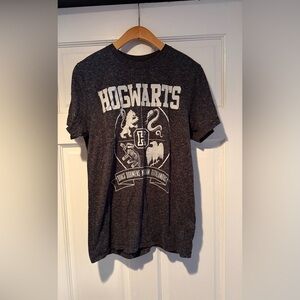 Hogwarts Graphic T-Shirt Universal Studios Small